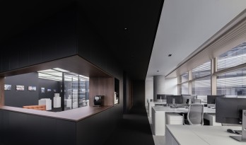 设计师办公室： 黑白容器 / line+建筑事务所